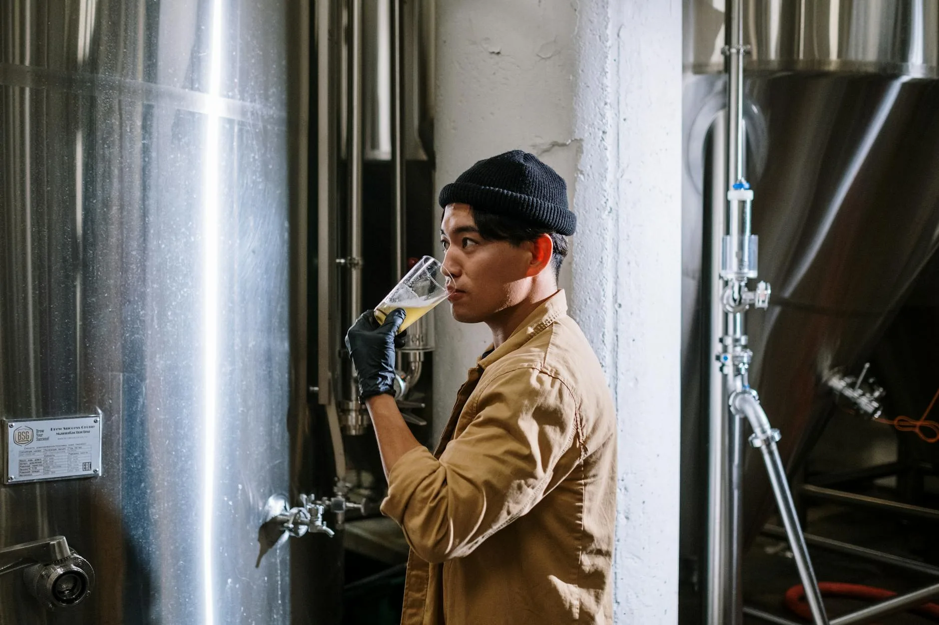 Home brewing equipment with fermenter and kettle