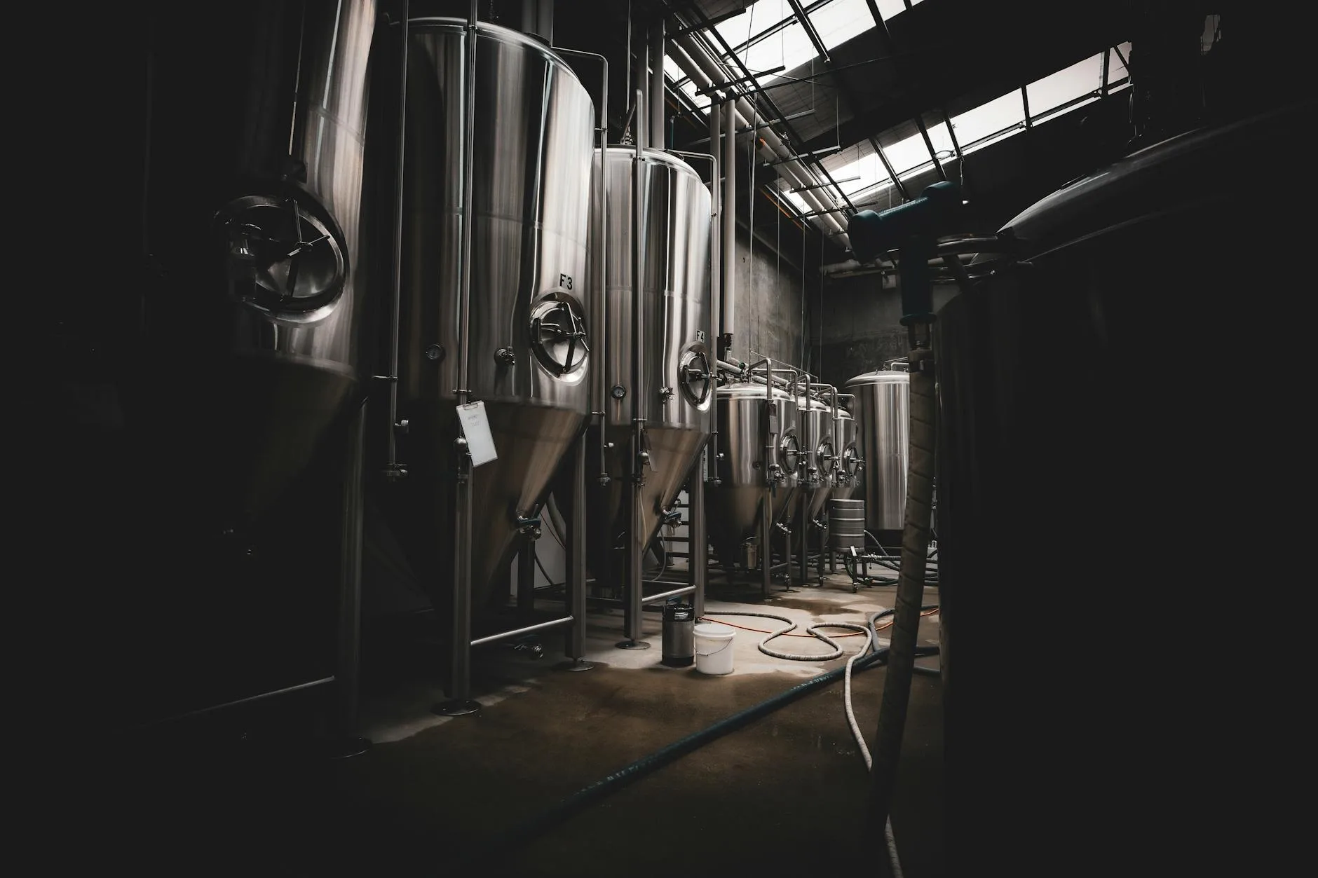 Homebrew fermenting vessel and brewing equipment